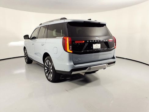 Used 2025 Ford Expedition Platinum w/ Driver's Package image 2