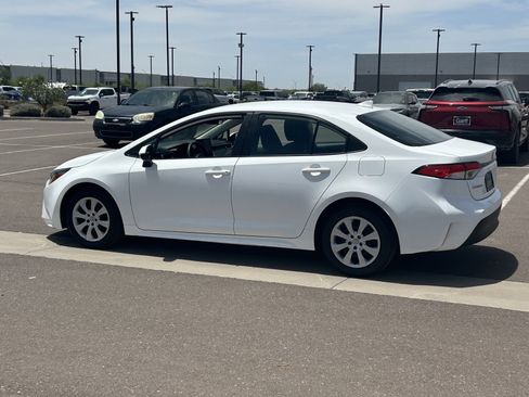 Used 2023 Toyota Corolla LE FWD image 3