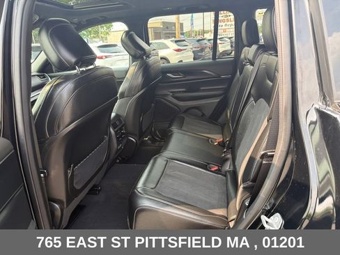 Used 2024 Jeep Grand Cherokee Altitude AWD/4WD image 17