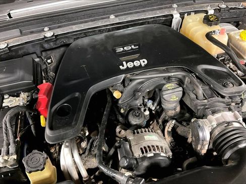 Used 2018 Jeep Wrangler Unlimited Sport image 42