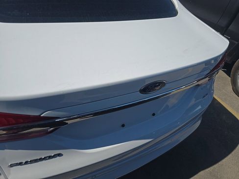 Used 2018 Ford Fusion SE FWD image 22