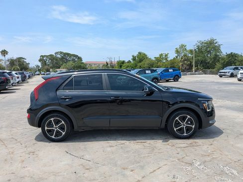 Certified 2024 Kia Niro EX FWD image 9