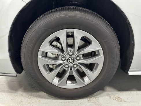 Used 2025 Toyota Sienna LE image 69