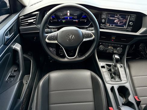 Used 2024 Volkswagen Jetta SE FWD image 16