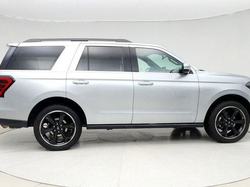 Used 2024 Ford Expedition Limited image 4