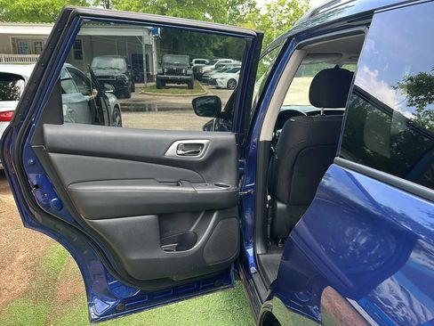 Used 2019 Nissan Pathfinder S AWD/4WD image 19