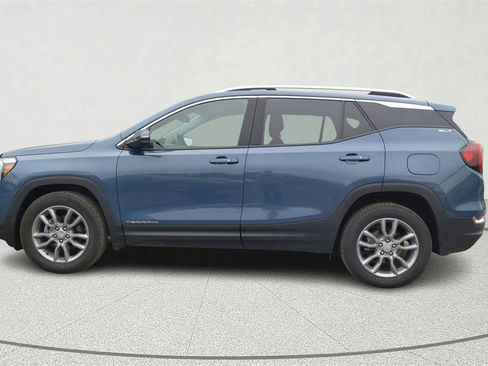 Used 2024 GMC Terrain SLT image 4
