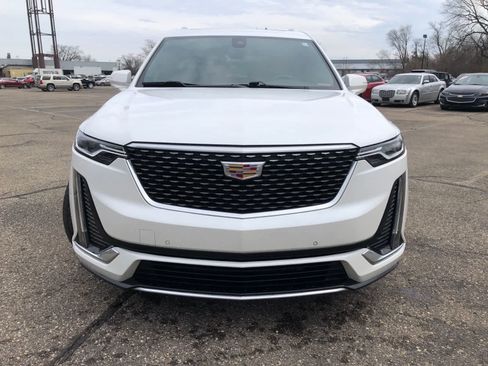 Used 2023 Cadillac XT6 Premium Luxury image 2