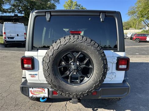 Used 2024 Jeep Wrangler Unlimited image 7