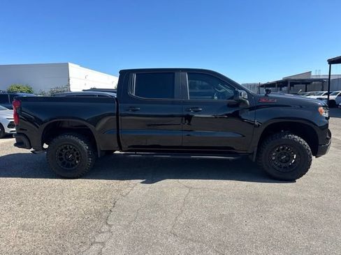 Used 2025 Chevrolet Silverado 1500 LT Trail Boss w/ LPO, Dark Essentials Package AWD/4WD image 4