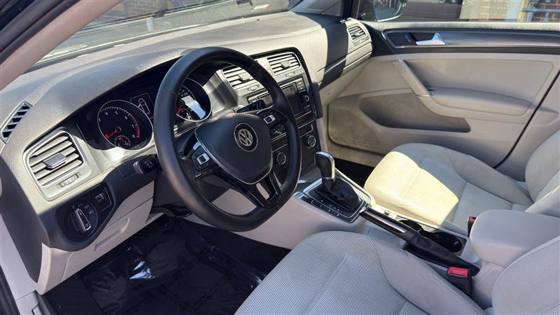 Used 2018 Volkswagen Golf SportWagen FWD image 28