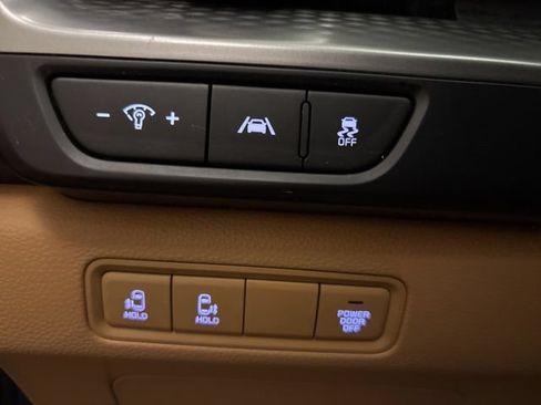 Certified 2024 Kia Carnival LX FWD image 13