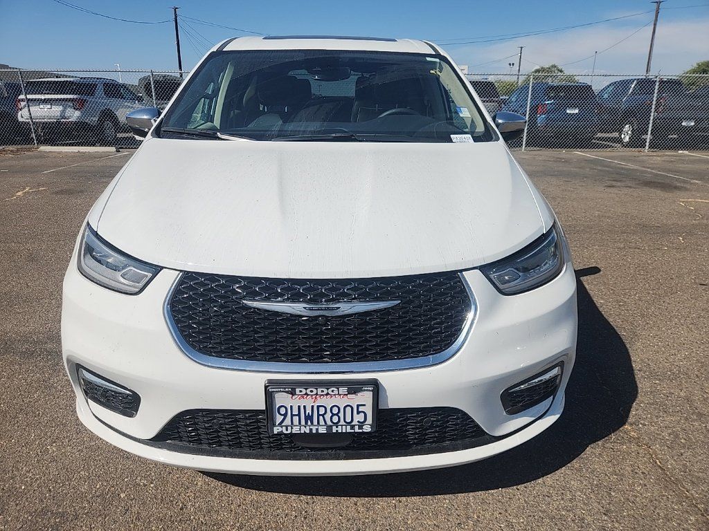 Used 2023 Chrysler Pacifica Limited FWD image 2