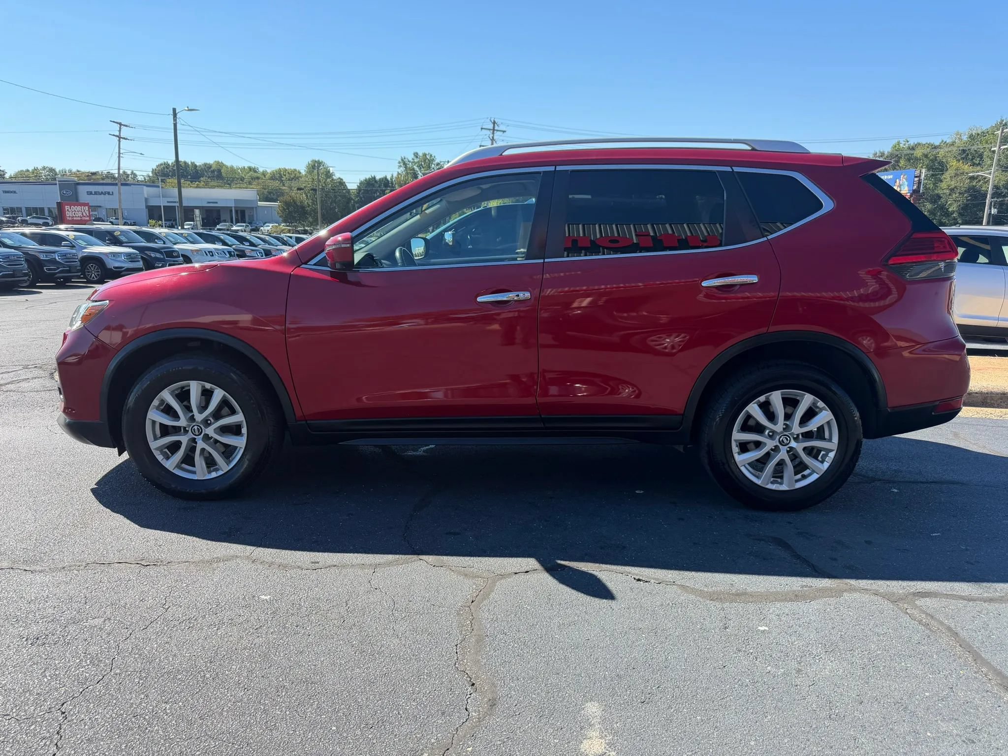 Used 2017 Nissan Rogue SV w/ SV Premium Package AWD/4WD image 4