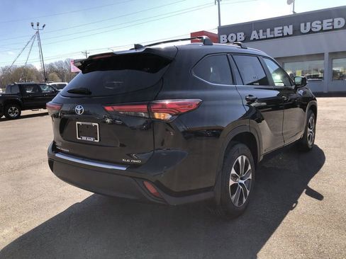 Used 2023 Toyota Highlander XLE AWD/4WD image 5