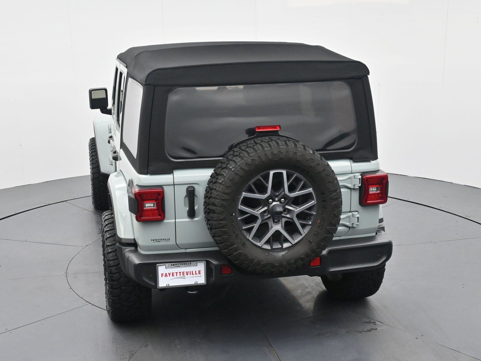 Used 2024 Jeep Wrangler Unlimited Sahara w/ Safety Group AWD/4WD image 22