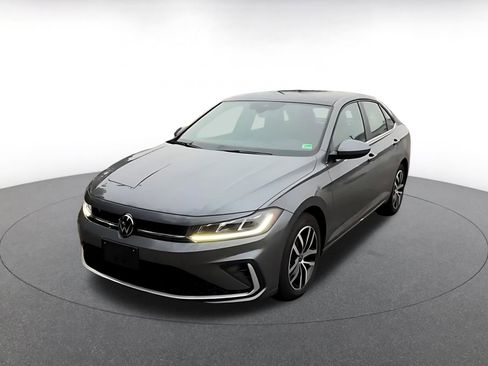 Used 2025 Volkswagen Jetta SE image 7