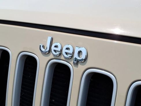 Used 2016 Jeep Wrangler Unlimited Sahara w/ Connectivity Group AWD/4WD image 28