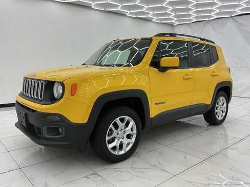 Used 2017 Jeep Renegade Latitude w/ Cold Weather Group AWD/4WD image 6