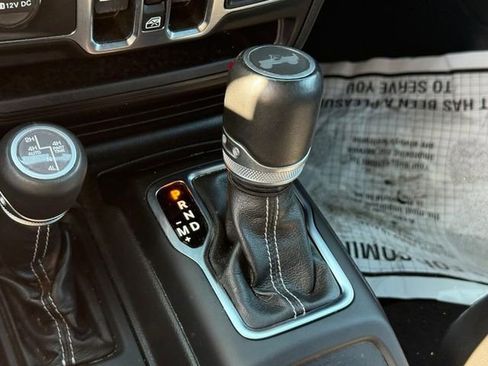 Used 2022 Jeep Wrangler Unlimited Sahara w/ Cold Weather Group AWD/4WD image 20