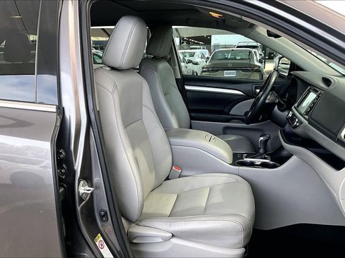 Used 2016 Toyota Highlander XLE image 9