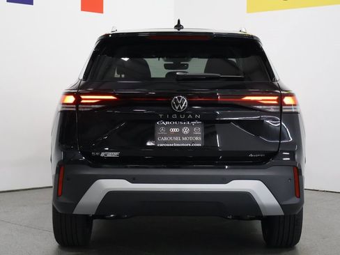 New 2025 Volkswagen Tiguan SE image 11