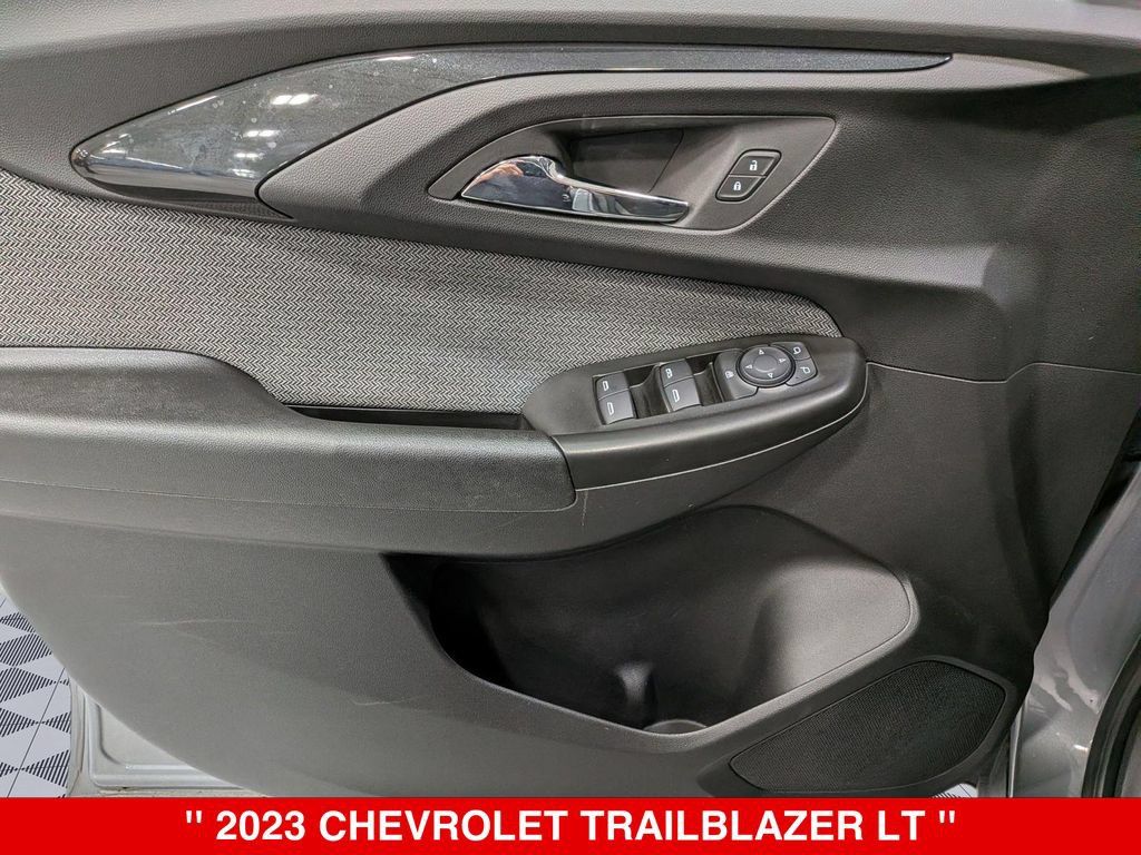 Used 2023 Chevrolet TrailBlazer LT w/ Convenience Package AWD/4WD image 14