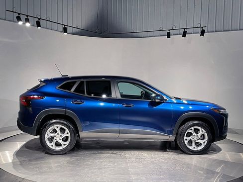 Used 2024 Chevrolet Trax LS w/ LS Convenience Package image 10