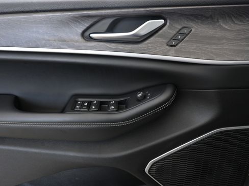 Used 2023 Jeep Grand Cherokee 4WD 4xe image 16