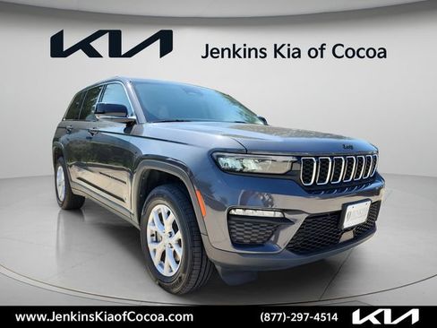 Used 2022 Jeep Grand Cherokee Limited AWD/4WD image 2