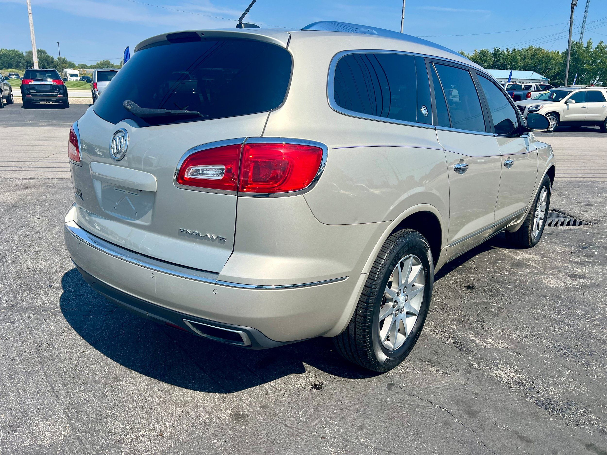 Used 2017 Buick Enclave Leather FWD image 5