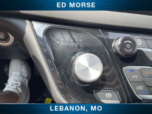 Used 2025 Chrysler Pacifica Select FWD image 15