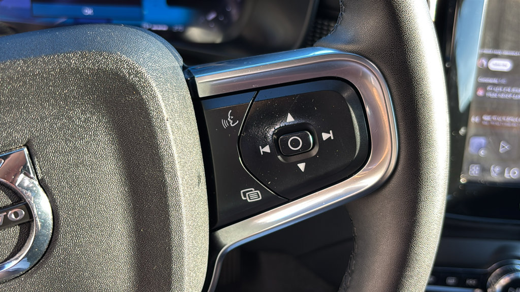 Certified 2023 Volvo XC40 B5 Plus w/ Climate Package AWD/4WD image 18
