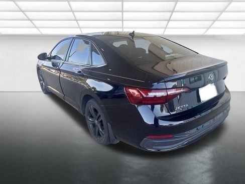 Used 2023 Volkswagen Jetta SE FWD image 3