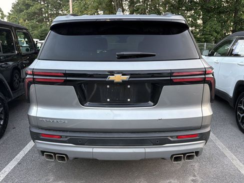 Used 2026 Chevrolet Traverse LT FWD image 5