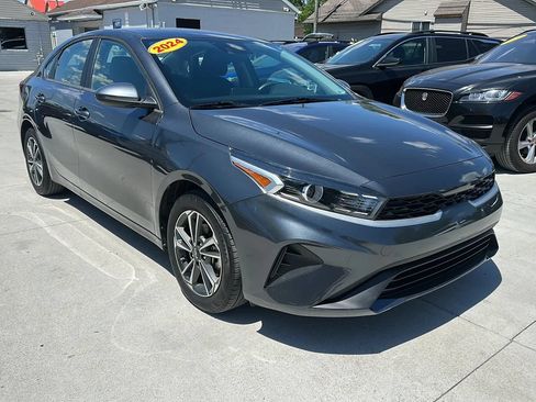 Used 2024 Kia Forte LXS FWD image 3