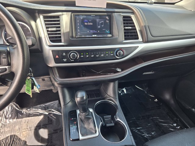 Used 2015 Toyota Highlander LE FWD image 17