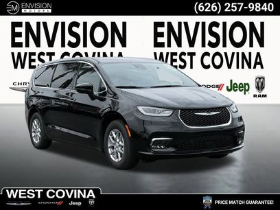 New 2026 Chrysler Pacifica Select