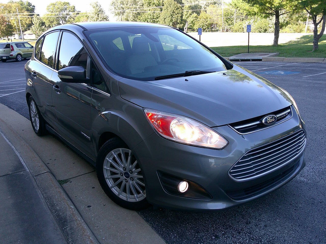 Used 2014 Ford C-MAX SEL w/ Equipment Group 302A FWD image 4