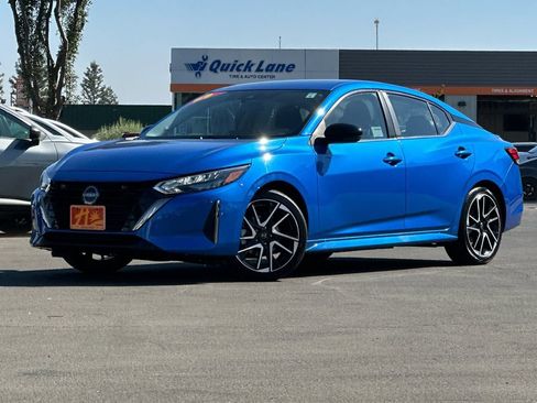 Used 2025 Nissan Sentra SR FWD image 1
