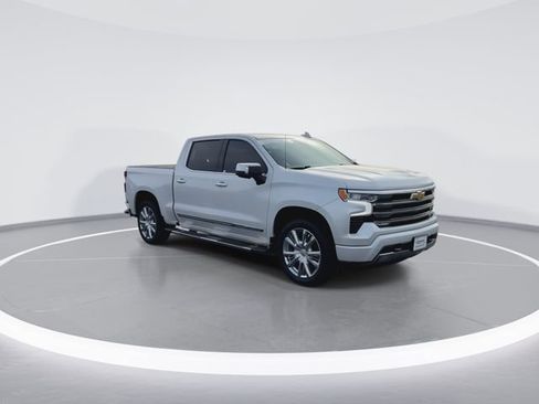 Used 2023 Chevrolet Silverado 1500 High Country w/ High Country Premium Package AWD/4WD image 2