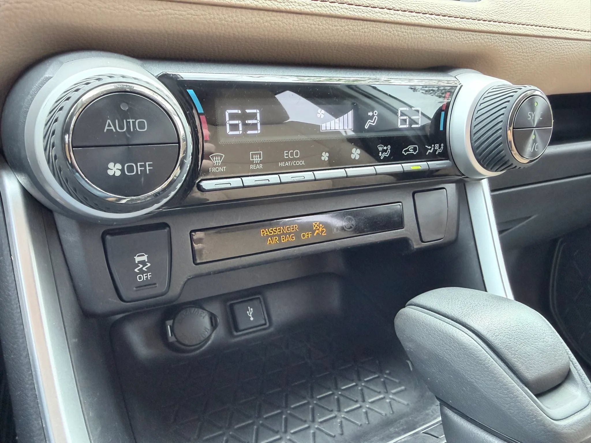 Used 2021 Toyota RAV4 LE AWD/4WD image 23