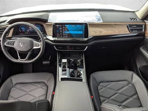 Used 2025 Volkswagen Atlas SE image 13