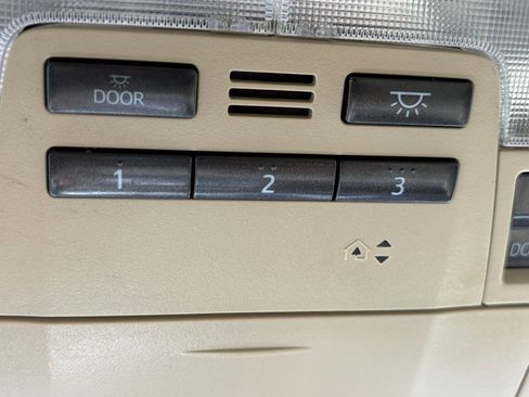 Used 2019 Toyota Highlander XLE FWD image 33