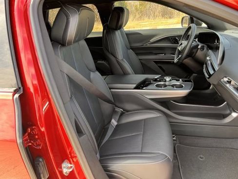 New 2025 Cadillac Lyriq Luxury image 22