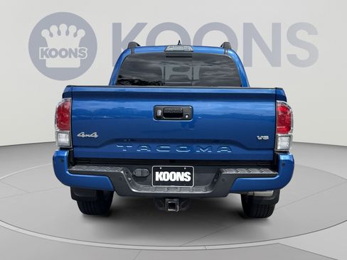 Used 2018 Toyota Tacoma Limited AWD/4WD image 5