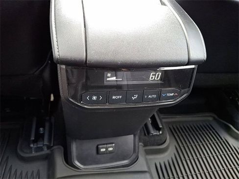 Used 2022 Toyota Highlander XLE image 21