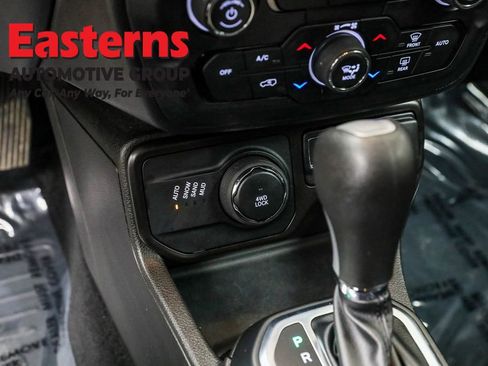 Used 2023 Jeep Renegade Latitude image 21