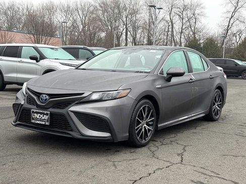Used 2021 Toyota Camry SE FWD image 6