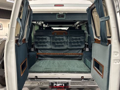 Used 1992 Chevrolet G20 RWD image 42